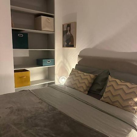 Stylish Renovated Apartment In Chiado Lisbon Exterior photo