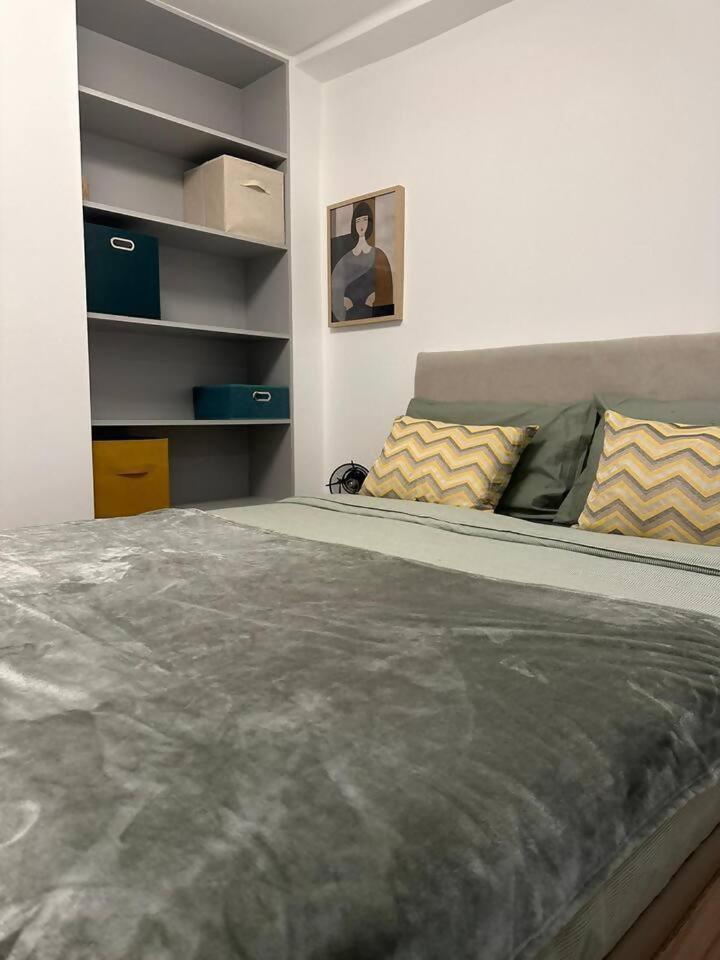 Stylish Renovated Apartment In Chiado Lisbon Exterior photo