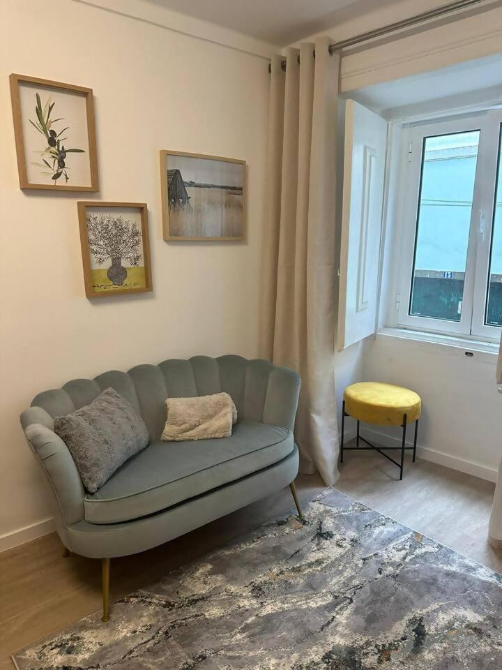 Stylish Renovated Apartment In Chiado Lisbon Exterior photo